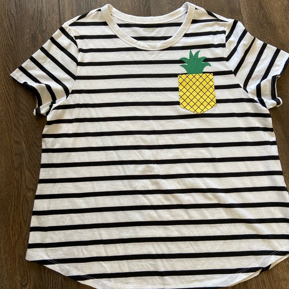 Old Navy - Round Hem Pocket Tee